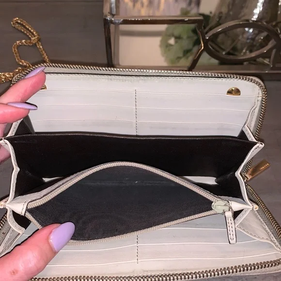 Gucci GG champagne monogram crossbody wallet - Picture 3 of 15